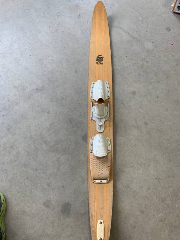 lot 31 image: Vintage Waterski (great for bar or wall art)