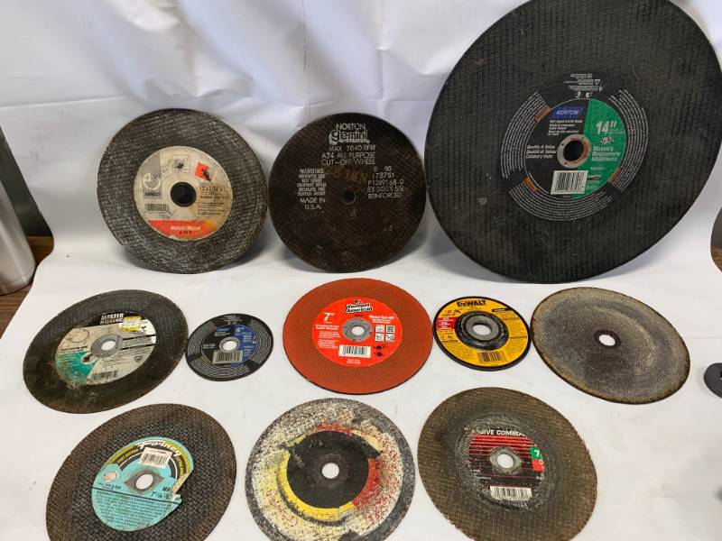lot 46 image: Lot of 11 Metal Cutting Blades (DeWalt, Vermont American, Norton)