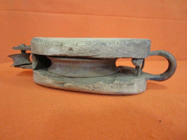 lot 16 image: Antique Wooden Pulley