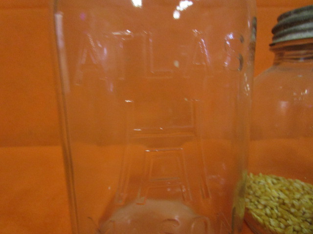 lot 20 image: Vintage Jars & Glass