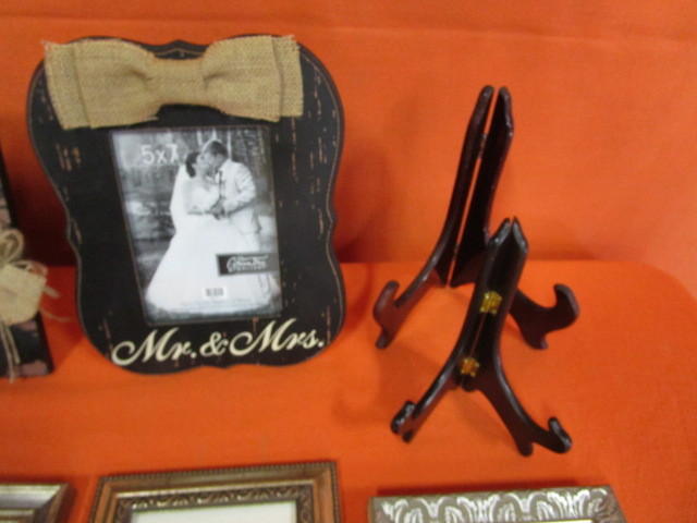 lot 40 image: Picture Frames