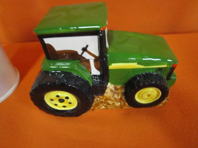 lot 41 image: (2) Cookie Jars