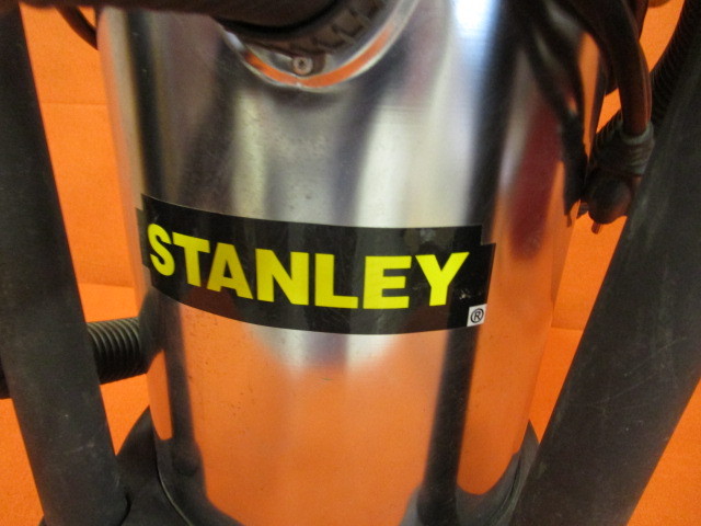 lot 43 image: 3 gal Shop Vac