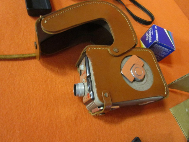 lot 78 image: Vintage & Modern Cameras & Video Cameras