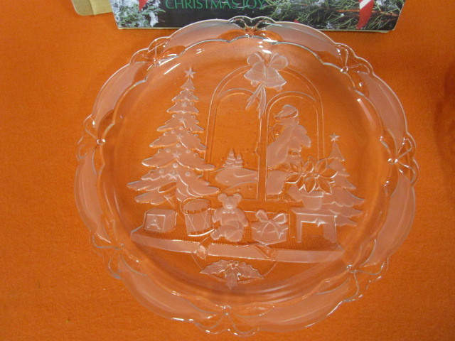 lot 84 image: Glass Plates & Bowls