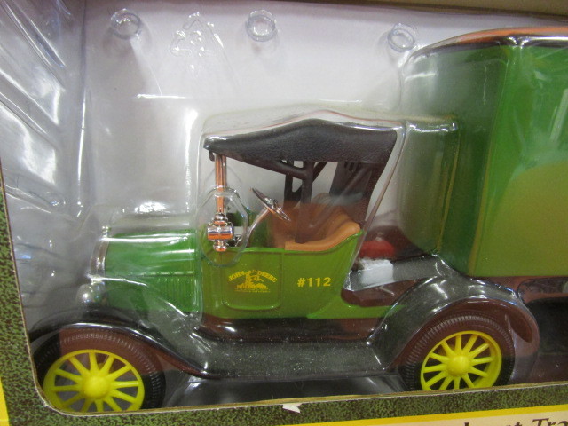lot 90 image: Ertl 1918 JD Ford Runabout Die-cast