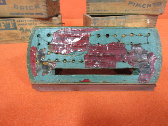 lot 95 image: Vintage Cheese Boxes & Window BrushSqueegee