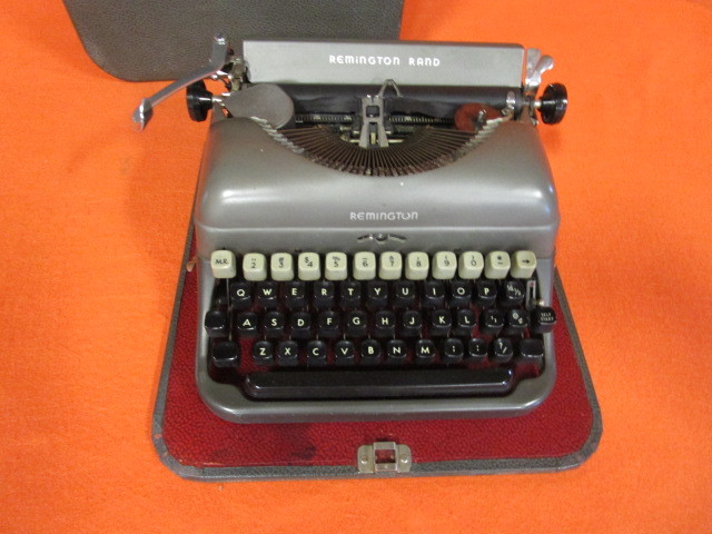 lot 98 image: Vintage Remington Typewriter