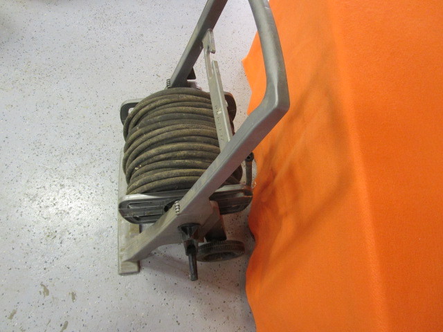 lot 6 image: Hose Reel wSoaker Hose