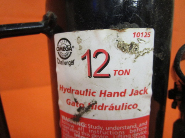 lot 103 image: 12 ton Hydraulic Jack
