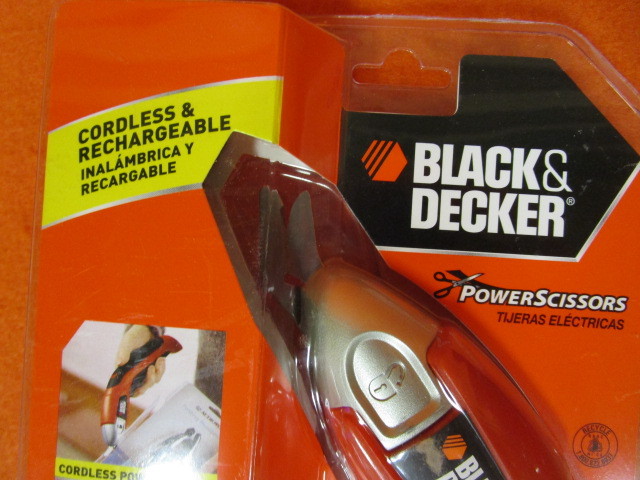 lot 106 image: Rechargeable Scissors & Hand Vacuum