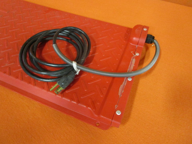 lot 113 image: Kane 12 x 36 Heating Pads