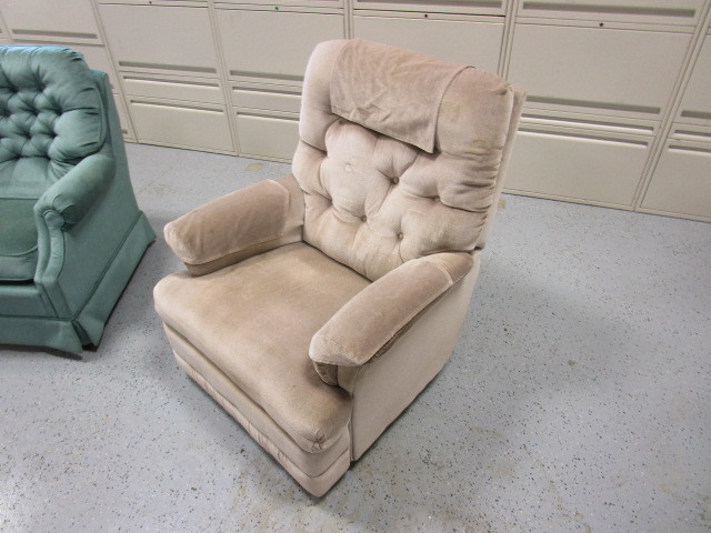 lot 119 image: Lay-Z-Boy Recliner & Swivel Rocking Chair