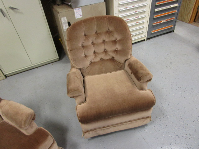 lot 120 image: (2) Swivel Rocking Chairs