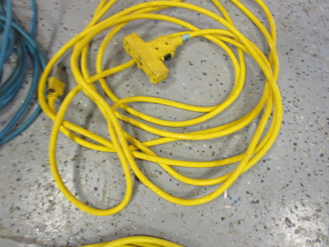 lot 130 image: (4) Extension Chords