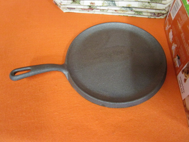 lot 135 image: Cast Skillet, Table Runners, Placemats & Misc.