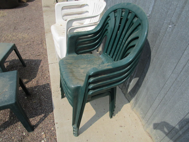 lot 138 image: Patio Chairs