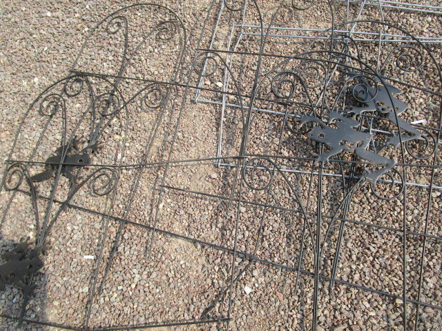 lot 141 image: (20) Tomato Cages & Garden Boarder Fencing