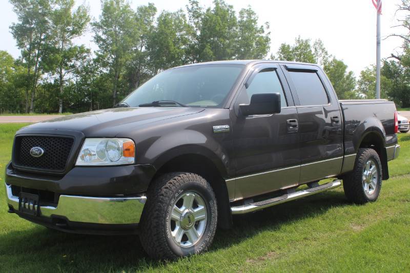 lot 3781 image: 2005 Ford F150 XLT 4x4 Crew Cab