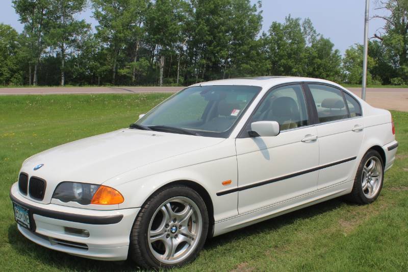lot 3785 image: 2001 BMW 3 Series 330i
