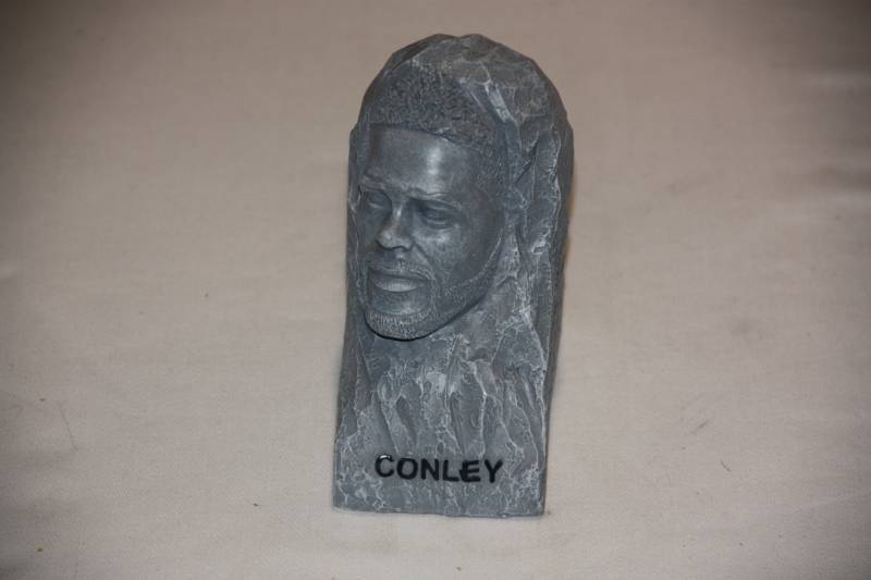 Memphis Grizzlies Mike Conley Grizzmore Statue SGA