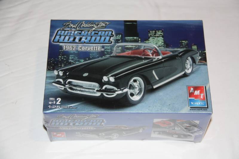 2005 ERTL AMI 1962 Corvette 125 Model Sealed