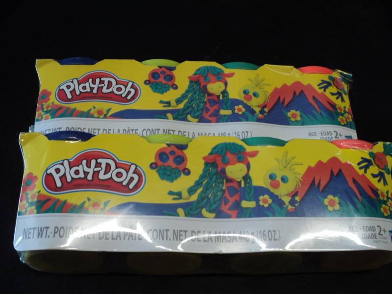 lot 38 image: PlayDoh 2 set of 4 each...
