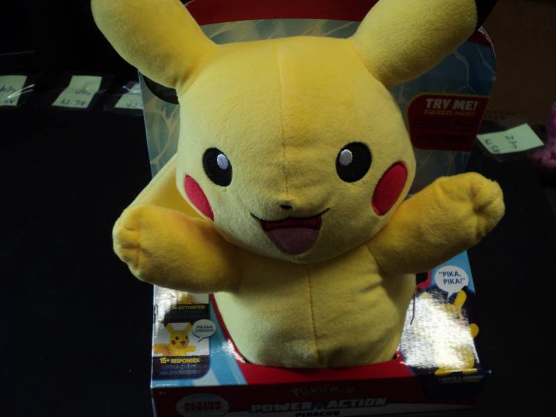 lot 42 image: Pokmon- Pikachu...