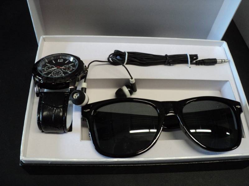 lot 50 image: Gift Set...