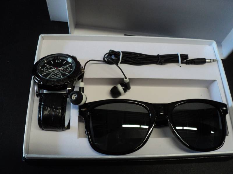 lot 51 image: Gift Set...