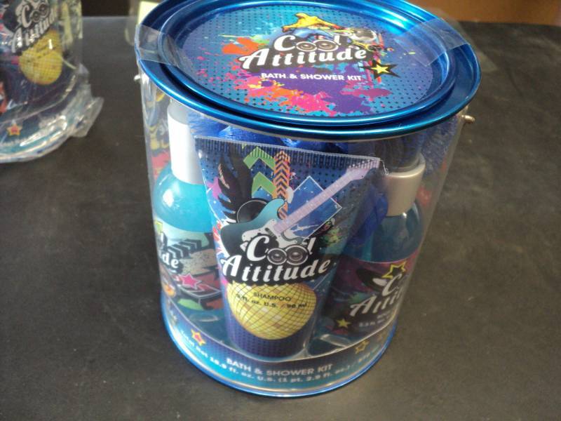 lot 52 image: Cool Attitude Bath and Shower Kit...