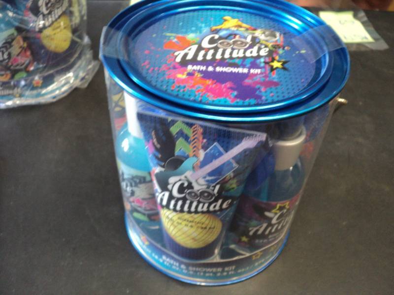 lot 53 image: Cool Attitude Bath and Shower Kit...