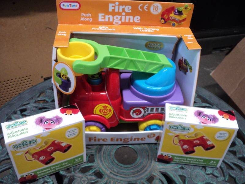lot 68 image: Fun Time Fire Engine and 2 Sesame S...