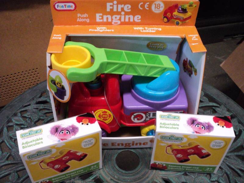 lot 69 image: Fun Time Fire Engine and 2 Sesame S...