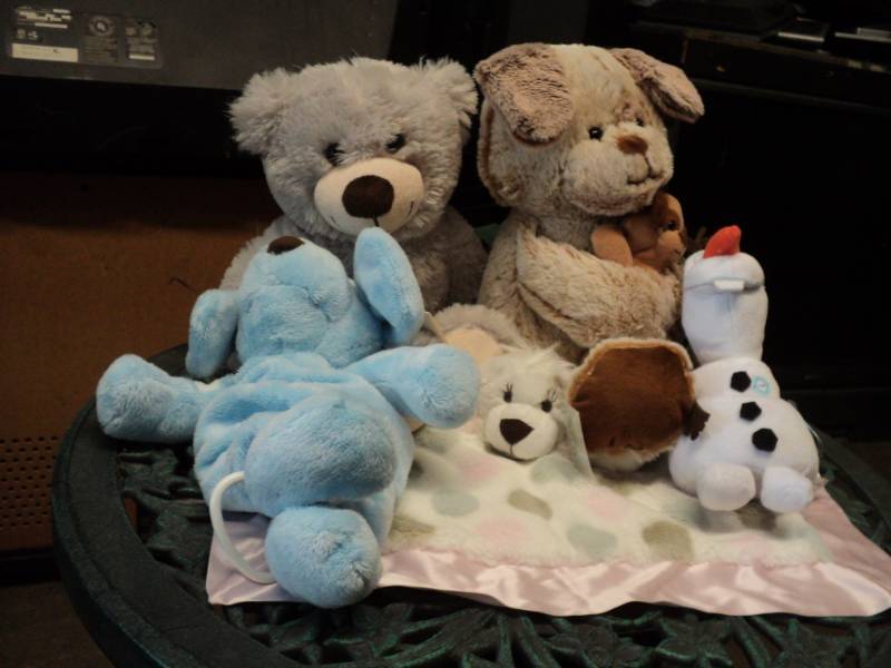 lot 75 image: Lot of Stuffed Animals...