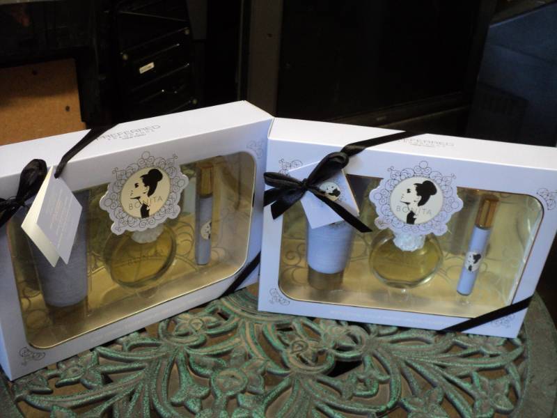 lot 82 image: 2 Arianna Grande Bonita Fragrance G...