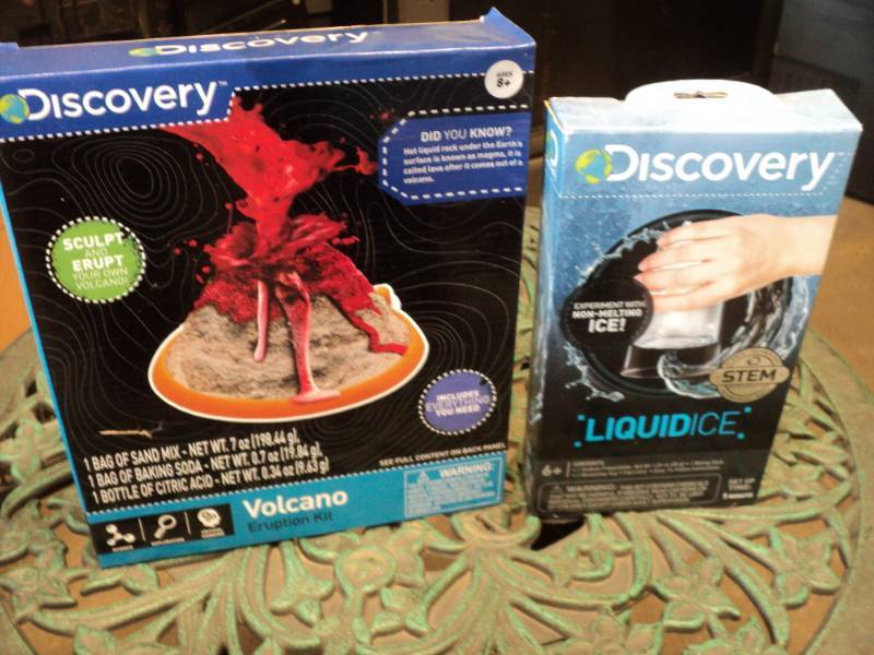 lot 101 image: 2 Discovery Volcano Kit and Liquidi...