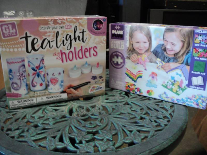 lot 112 image: Tea Light Holders and Plus Plus Lea...