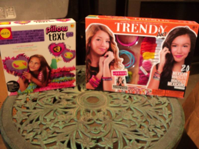 lot 115 image: Pillow Text and Trendy Art Mexican ...