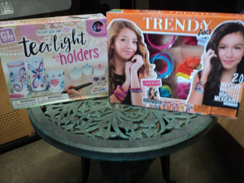 lot 116 image: Tea Light Holders and Trendy Art Me...