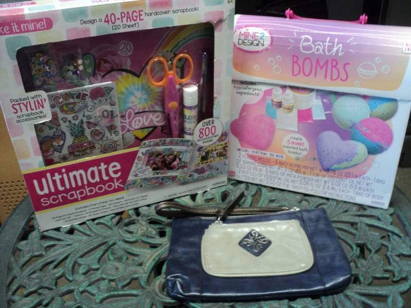 lot 118 image: Bath Bomb Kit, Ultimate Scrapbook, ...