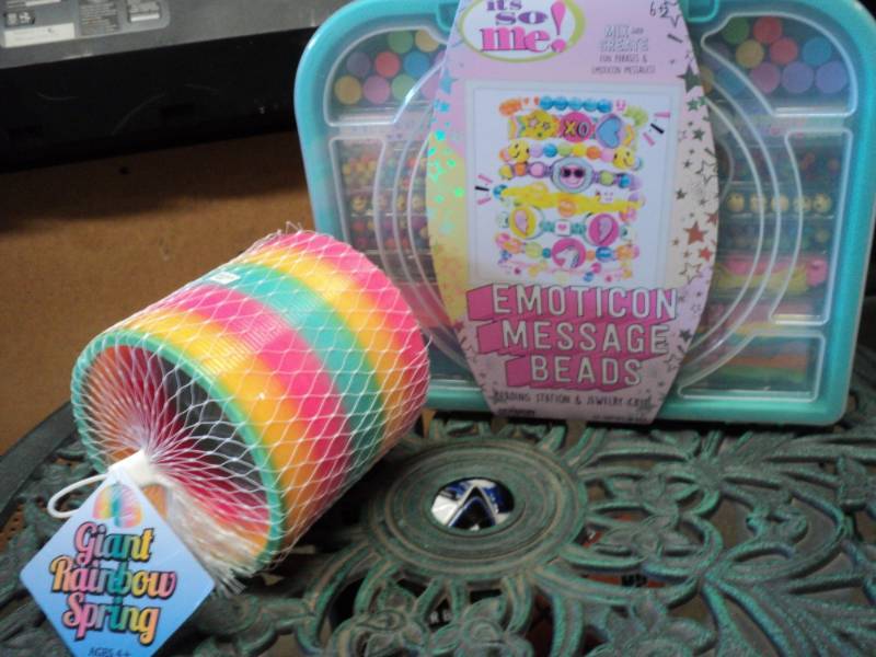 lot 119 image: Emoticon Message Beads and Rainbow ...