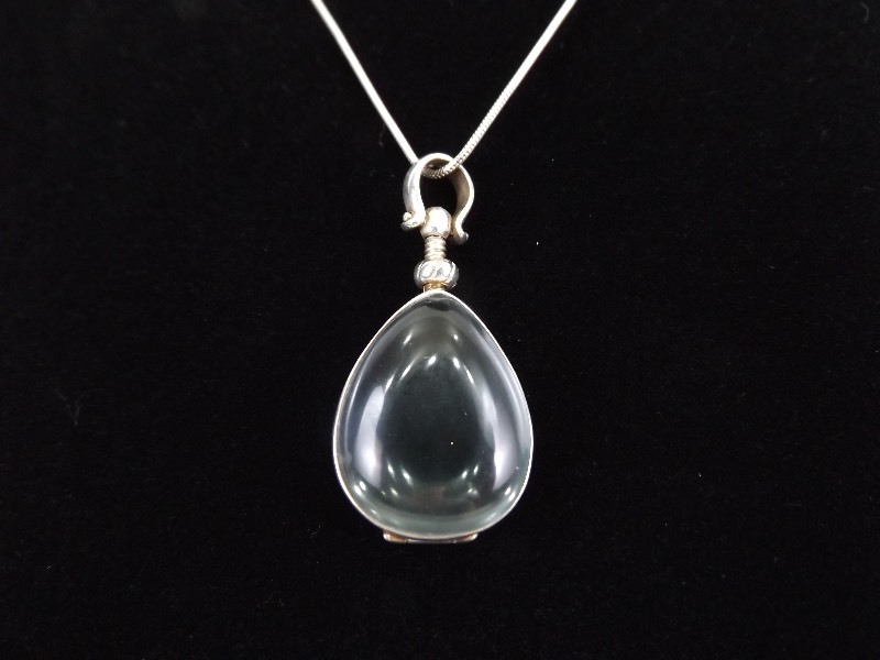 lot 7 image: .925 Sterling Silver 2 Sided Magnifying Locket Pendant Necklace