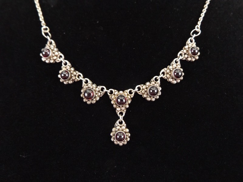 lot 10 image: .925 Sterling Silver Garnet Cabochon Fleurette Necklace