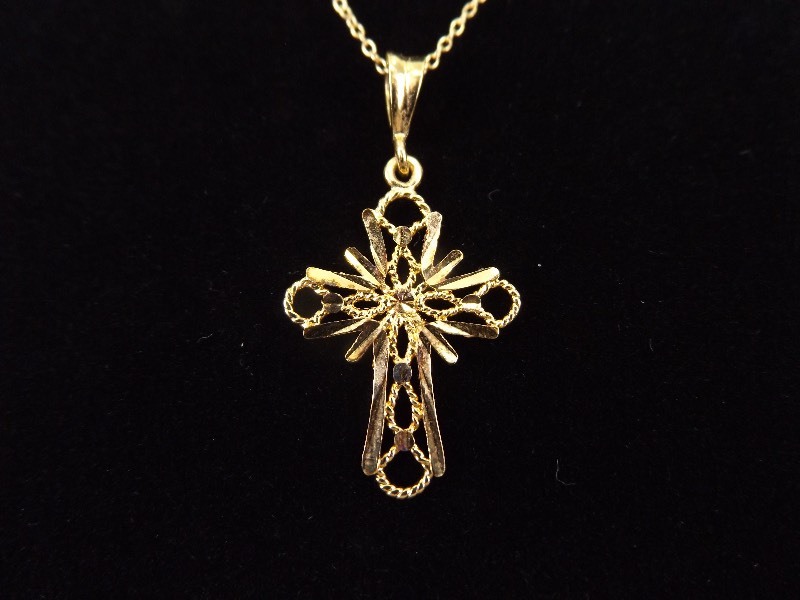 lot 26 image: .925 Sterling Silver Vermeil Cross Pendant Necklace