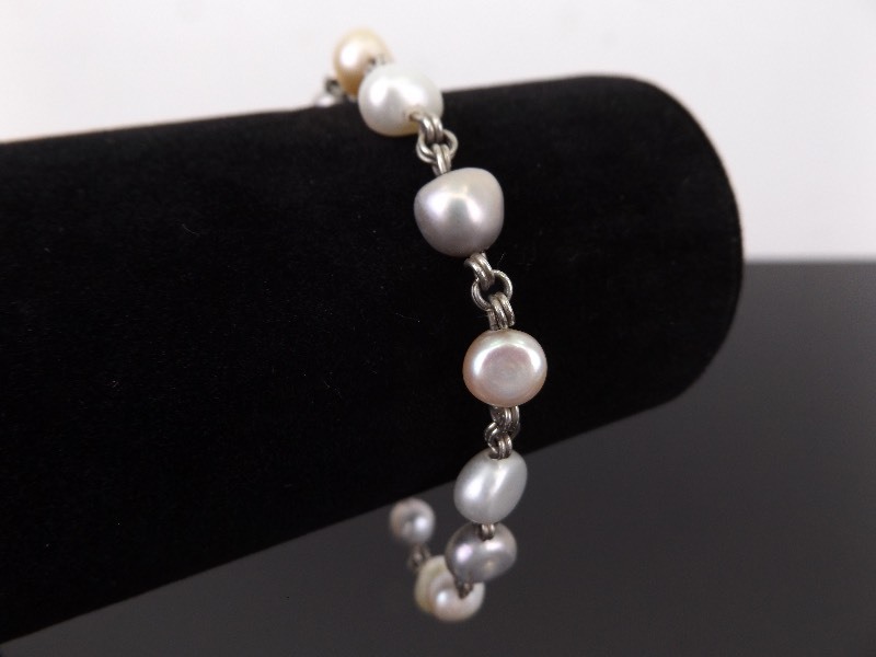 lot 37 image: .925 Sterling Silver Freshwater Pearl Bracelet