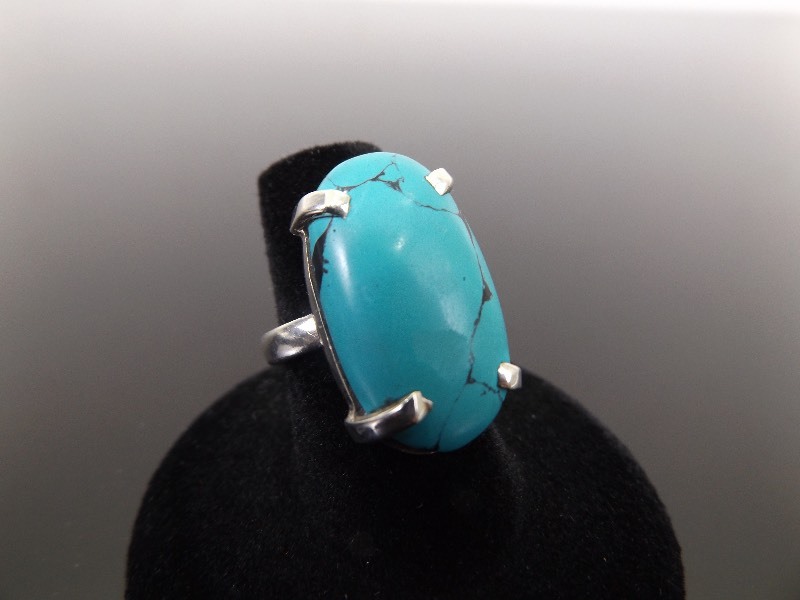 lot 46 image: .925 Sterling Silver Howlite Cabochon Ring Size 6.25