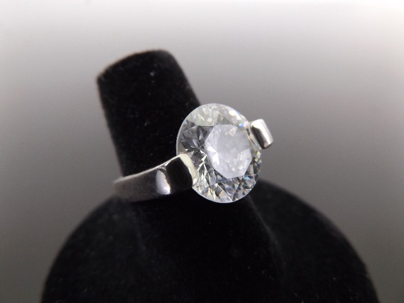 lot 66 image: .925 Sterling Silver Crystal Solitaire Ring Size 6.5