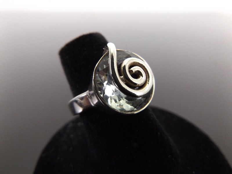 lot 68 image: .925 Sterling Silver Crystal Artisan Ring Size 5.5