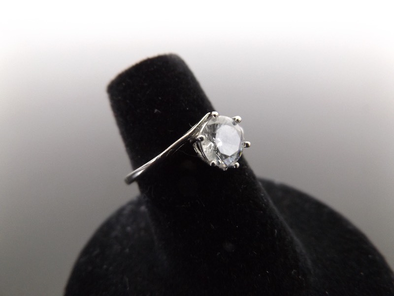 lot 69 image: .925 Sterling Silver Crystal Solitaire Ring Size 5.75